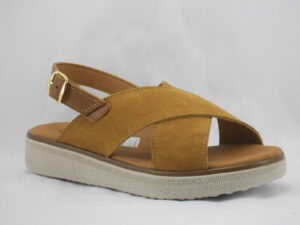 Sandália Conforto Camel com Tiras Cruzadas